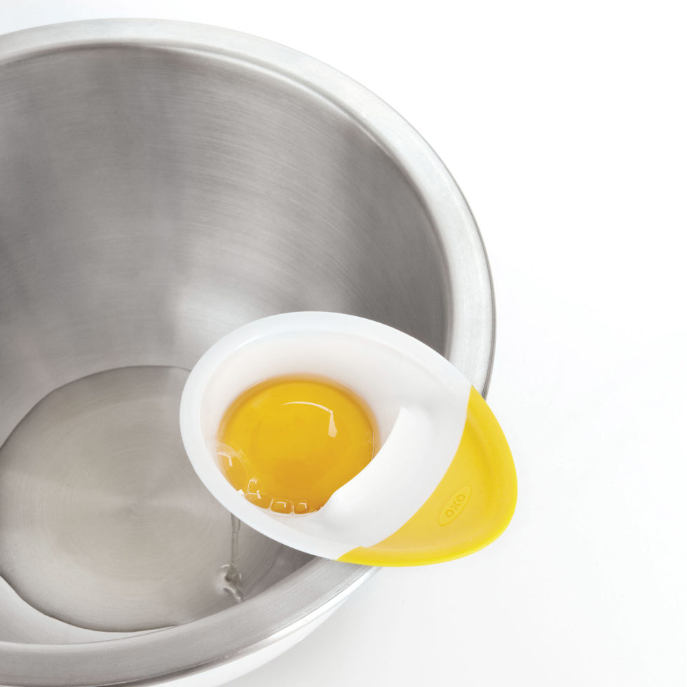 Séparateur de blanc et jaune d'œuf original et dégoutant façon morve